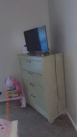 Dressers And Nightstand