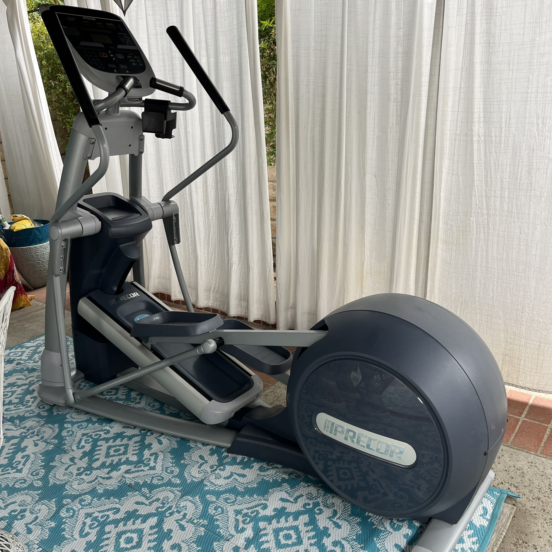 Precor EFX Elliptical w/ P30 Console Commercial Series AXKNC(contact info removed)4 A