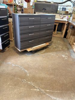 Modern Dresser – 6 Drawers – Matte or Glossy – FREE Delivery  Modern 6-drawer dresser, comes fully assembled and ready to use. Available in white, bla