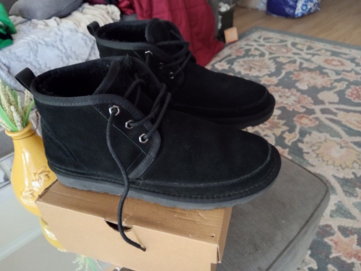 UGGs Men's Size 11 Immatation