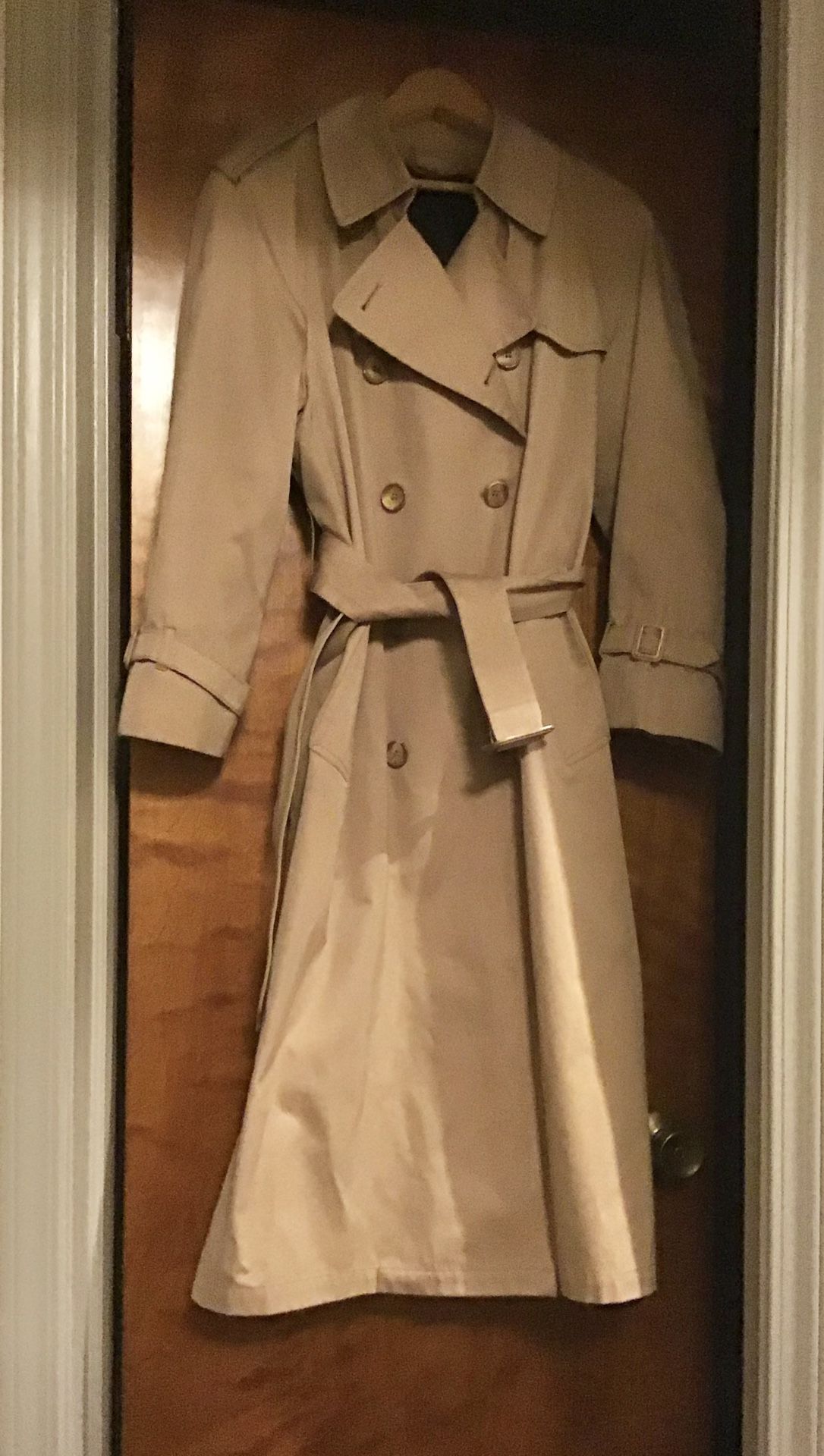 Woman’s Raincoat - London Fog - Size 8 Petite