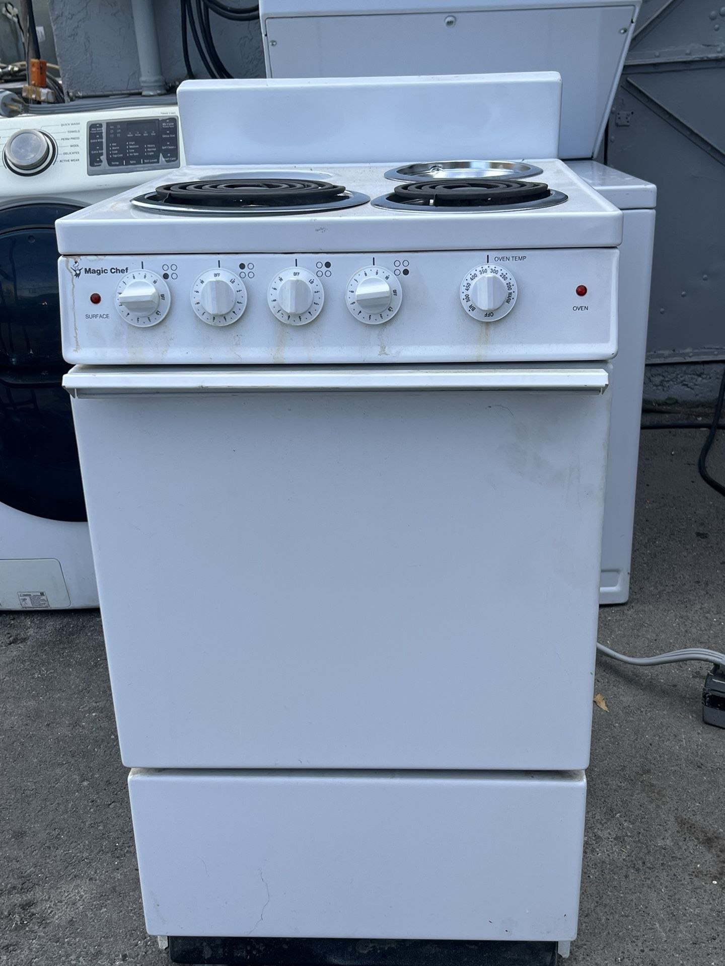 Small Electric Stove Magic Chef Used Looks Like New