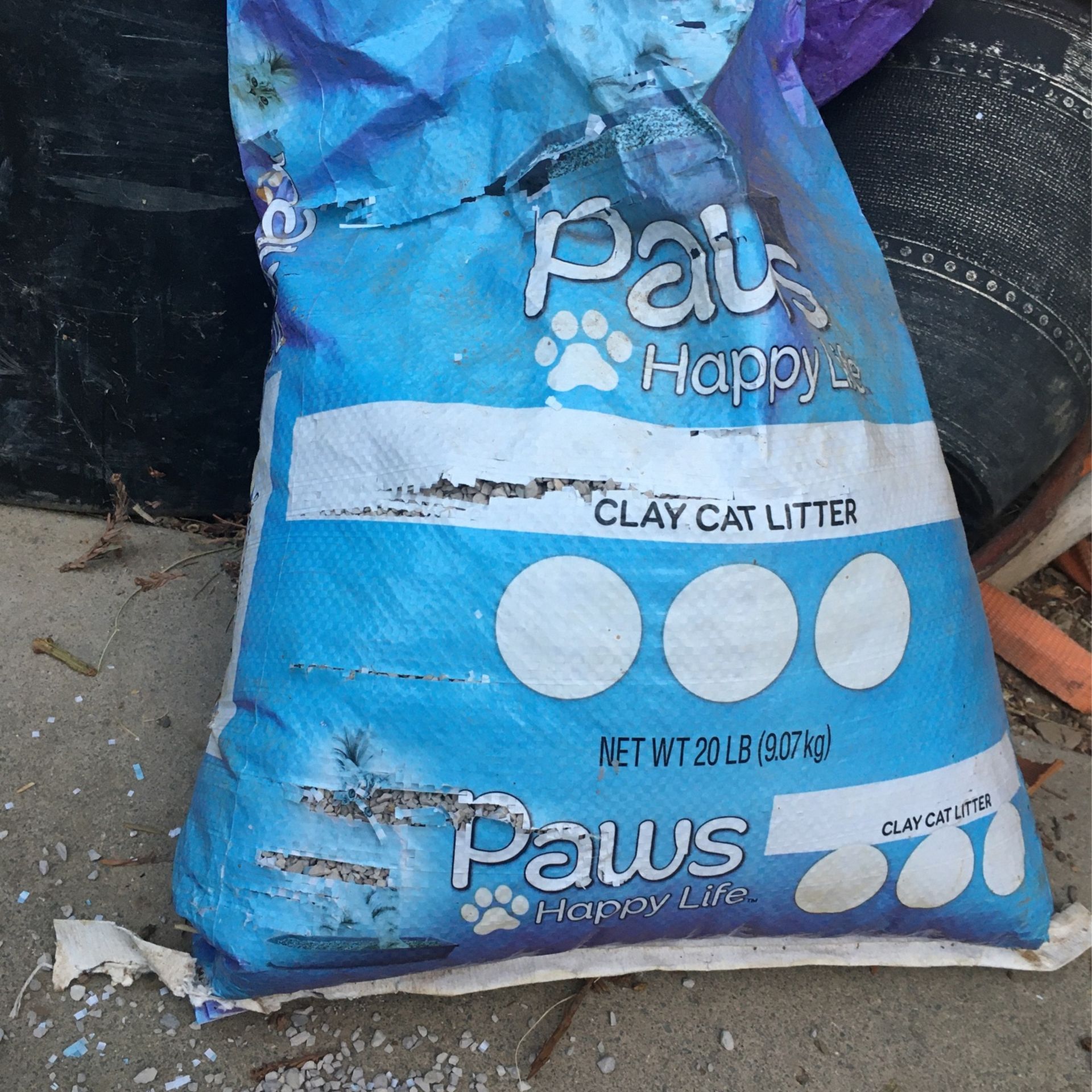 Clay cat litter