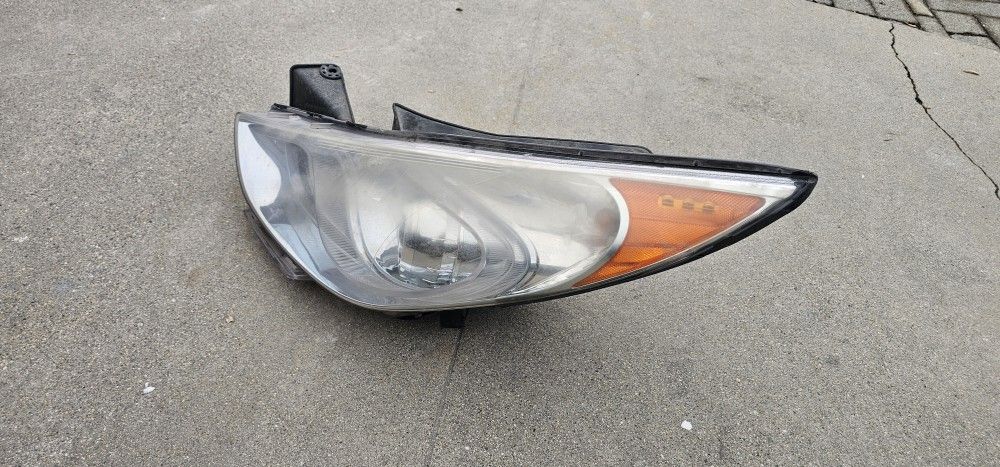 2011-2015 Hyundai Sonata Hybrid RH Halogen Headlight OEM driver side left