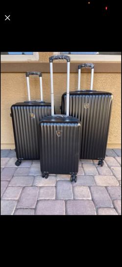 🧳 Jet Black Premium Luggage Set - 3 PCS 🧳 Brand New | Sleek | Durable | TSA Lock 📍 Pickup: S. Durango & 215 near IKEA 💵 Price: $80 firm for the fu