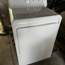 Hotpoint 6.2 cu. ft. White Electric Vented Dryer with Auto Dry NEW SCRATCH AND DENT