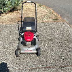 Nice and Clean Honda Twin Blade Advantage Self Propelled Lawnmower $325