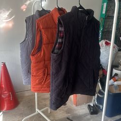 Puffy Weather Vest For Men.  Size Large Set 
