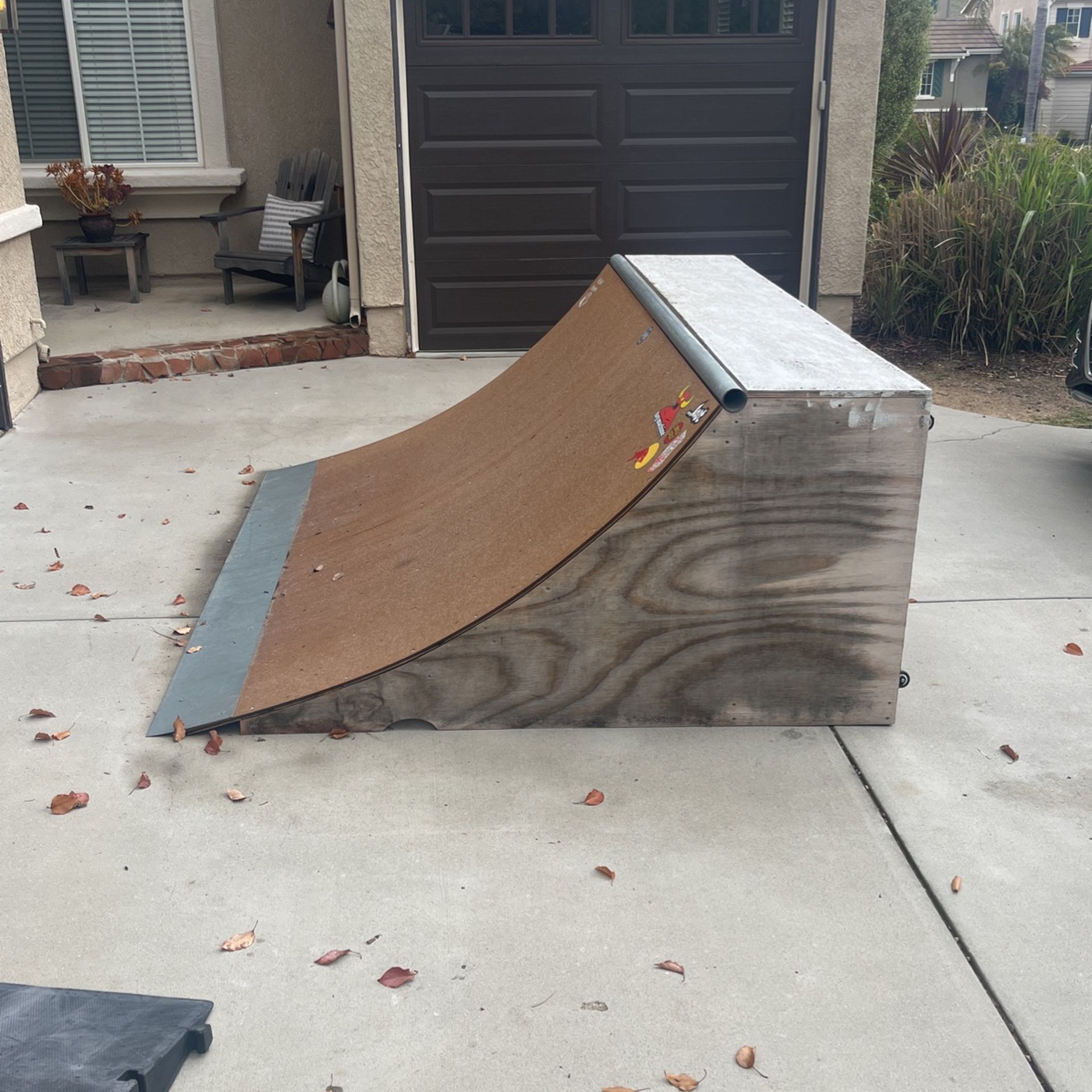 Quarter Pipe Skateboarding Ramp/ Keen Ramp