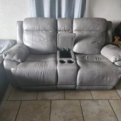 BASSETT LOVE SEAT