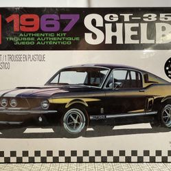 AMT 1967 Ford Shelby GT350 Scale Model Kit