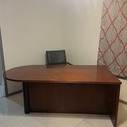 Real Wood Office Desks With Gray Leather Chairs