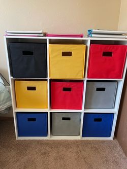 Bedroom kids shelves