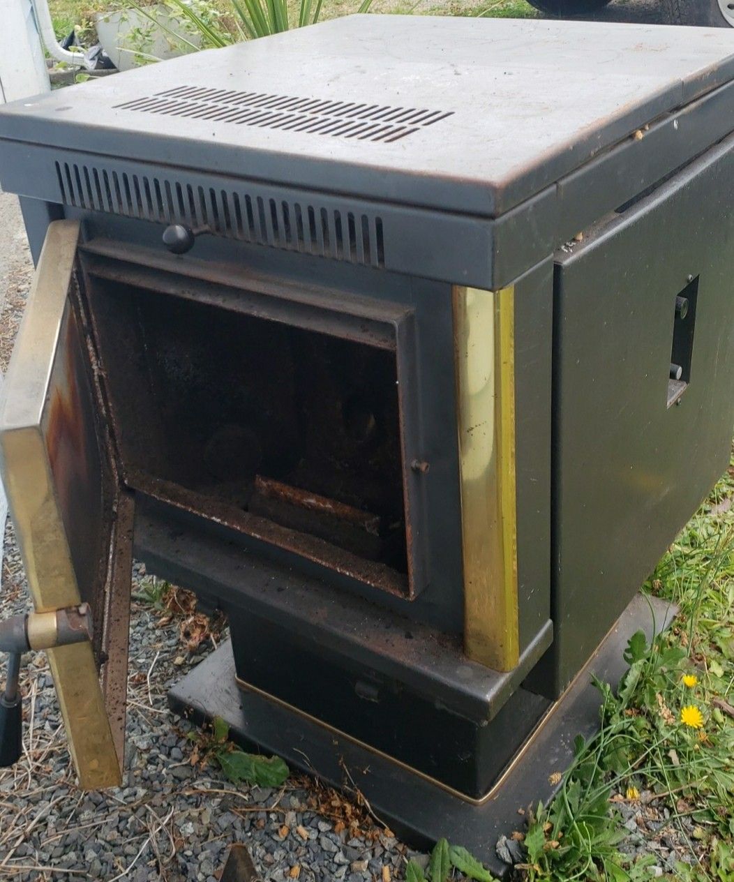Warnock Hersey Pellet Stove for Sale in Bonney Lake, WA OfferUp