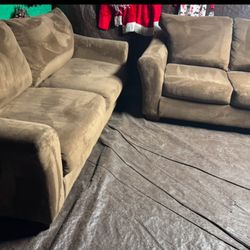 Brown couch and loves a good condition clean we sell all the time delivery extra $40 local