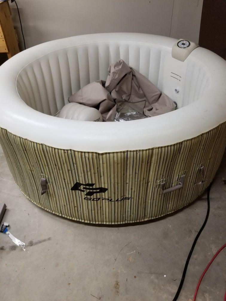 None working 4 person hot tub