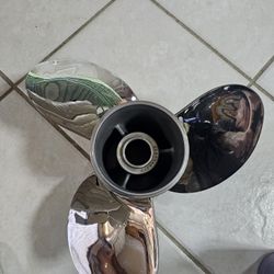 prop stainless merc 14 1\2 ×15 pitch