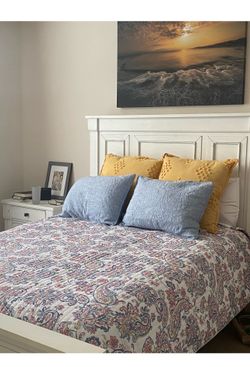 6 piece queen white "distressed" bedroom set