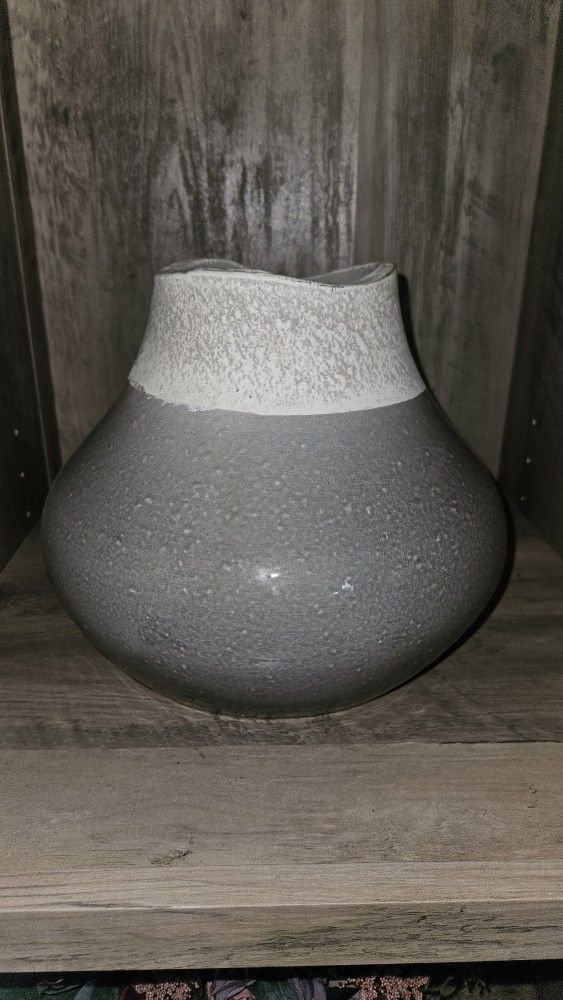 Sempre Grey And White  Ceramic Pot