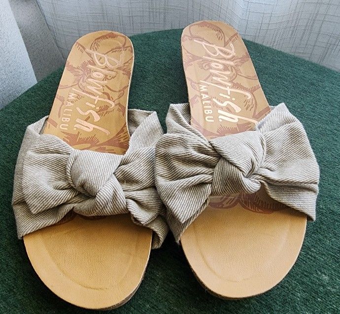 Blowfish Malibu Tan Bow Slide Sandals – Size 8