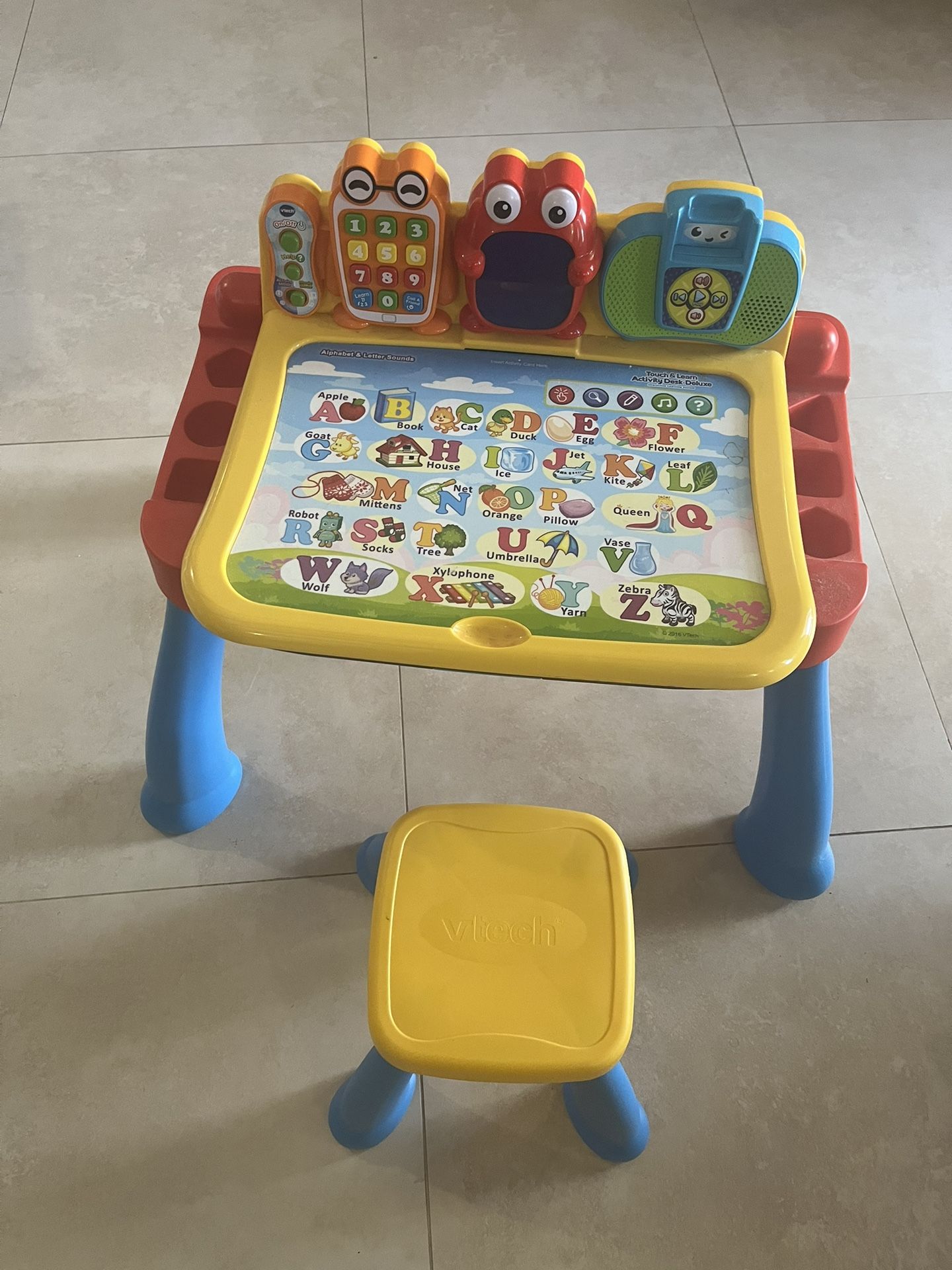 V Tech Touch & Learn Activity Desk Delux