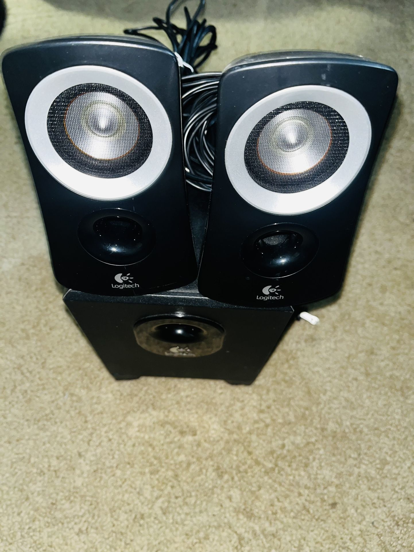 Logitech Z313 2.1 Channel Multimedia Speaker System with Volume Control Remote