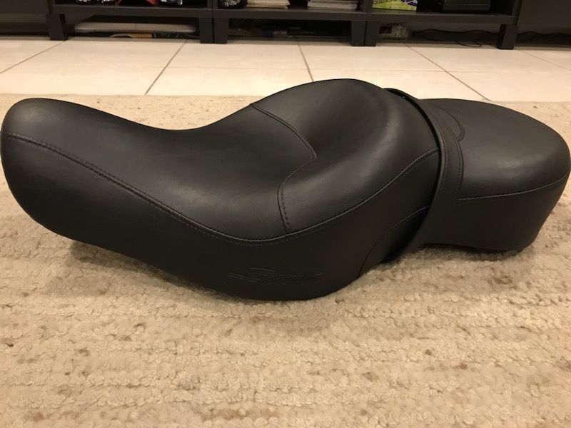04-16 Harley Davidson XL, iron 883, sportster Sundowner Seat 2-up