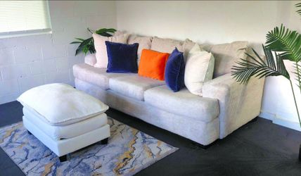 FREE DELIVERY!!!

Beautiful 2 Piece Cindy Crawford Furniture!!