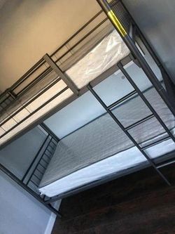 Twin/Twin Bunkbed