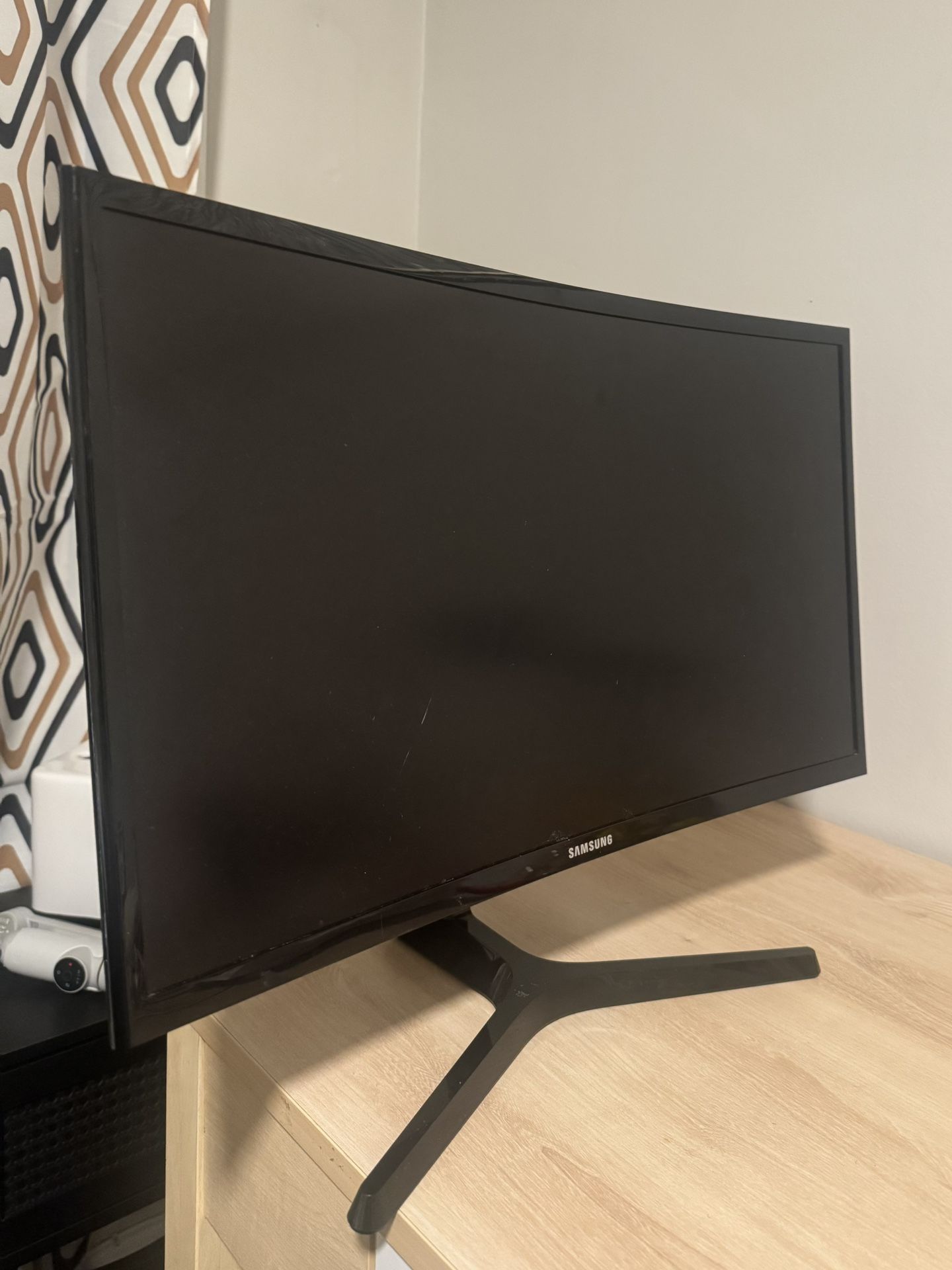 SAMSUNG 24" Class Curved Full HD (1920 x 1080) 60Hz 4ms FreeSync Monitor