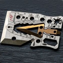 Liquidating My Amazon Store. Every Day Carry Pocket Multi Function Card With Case. 450 Pcs For $1500