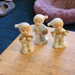 Rare Find 1970s. Vintage home interior Snow Babies Holding gold stars Set of 3. Excellent condition Pick up only.