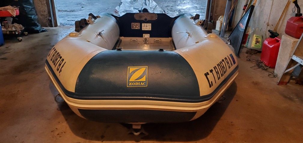 Like New ZODIAC: 9' Inflatable