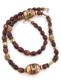 Eco friendly beautiful wooden necklace with bodhi seeds