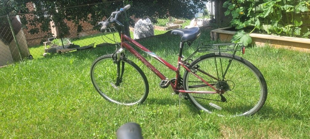 Woman Huffy Savannah Bike And Men Crossroads Specialized Bike