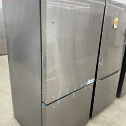 HISENSE BOTTOM FREEZER REFRIGERATOR  With ICE MAKER 