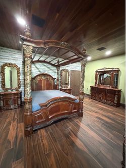 Bedroom Set - 5-Piece, King Solid Wood.