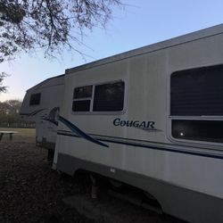 2003 RV Cougar Goose Neck , 32 Foot Long 