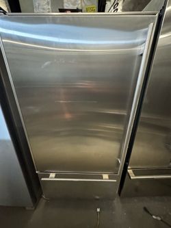 Subzero 650 36”Stainless Steel Bottom Freezer Refrigerator