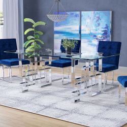 Excellent Condition Modern Dining Table Set