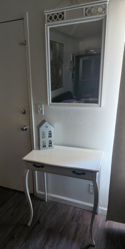 Entry Table With Mirror