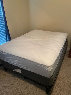 Moving Out / Queen Bed