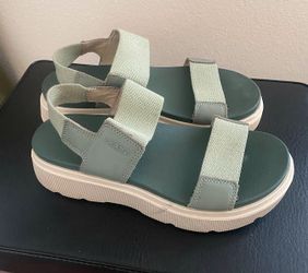 KEEN Women’s Platform Sandals Size 8 – Green Backstrap