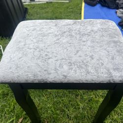 Kids Vanity Chair/seat/stool   Semi New $8