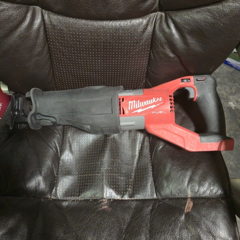 M18 FUEL 18V Lithium-lon Brushless Cordless Super SAWZALL