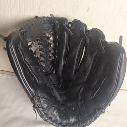 Baseball Glove,  11" .. Youth Glove 