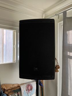JBL EON 615 with stand
