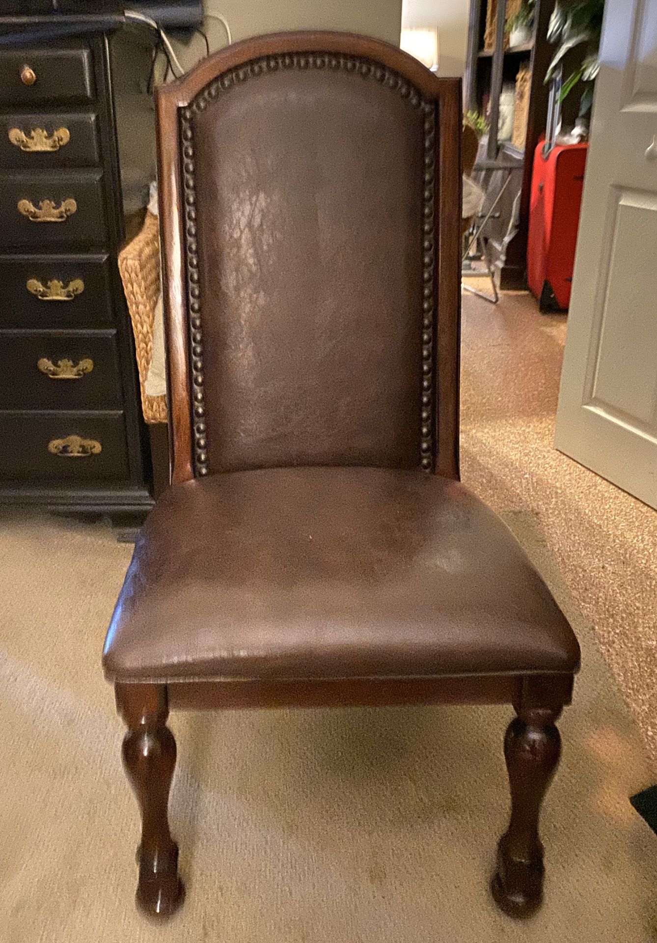 4 beautiful dining chairs for free. Seat needs to be reupholstered, other then that in great condition