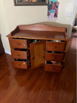 Brown 6 drawer dresser
