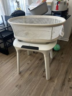 4 moms bassinet 